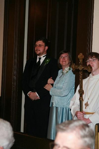 kevin_megan036.JPG - Kevin seating his mother
